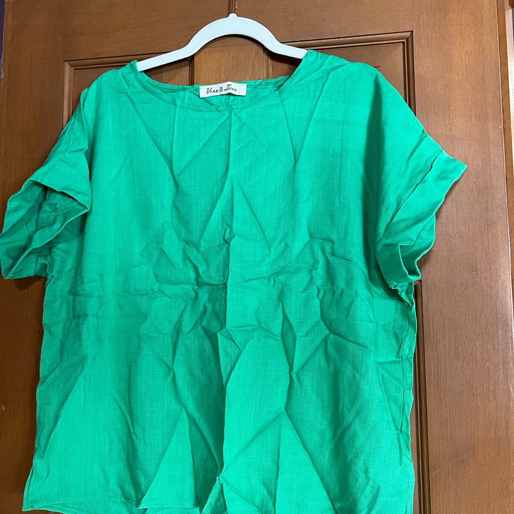 100% Cotton GREEN SHORT SLEEVETop with the feel of linen.